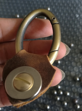 吸铁石圆形挂钩牛皮吊坠