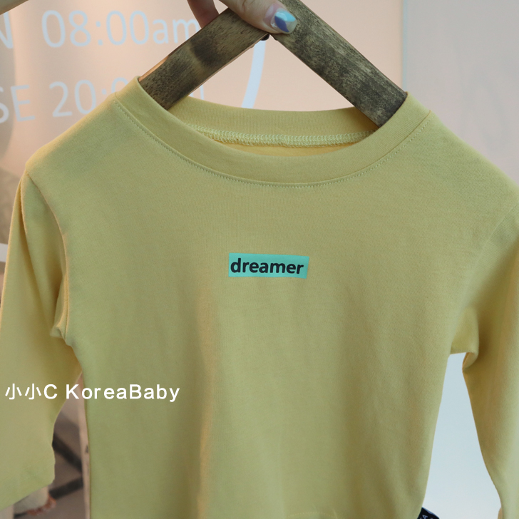 推荐！搭配率巨高~23秋季简约小字母长袖t恤韩国婴童装纯棉打底衫