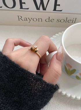 复古风樱桃咖色虎眼石可调节开口指环戒指女小众高级轻奢食指戒
