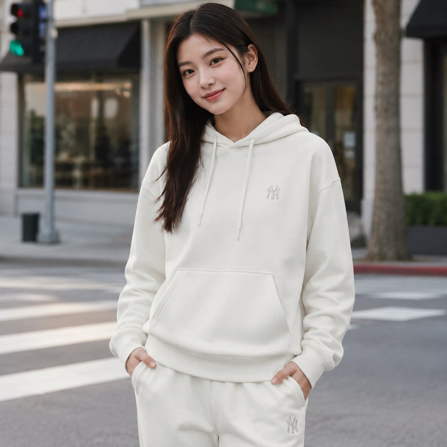 MLB unisex hooded sweatshirt is comfortable and stylish