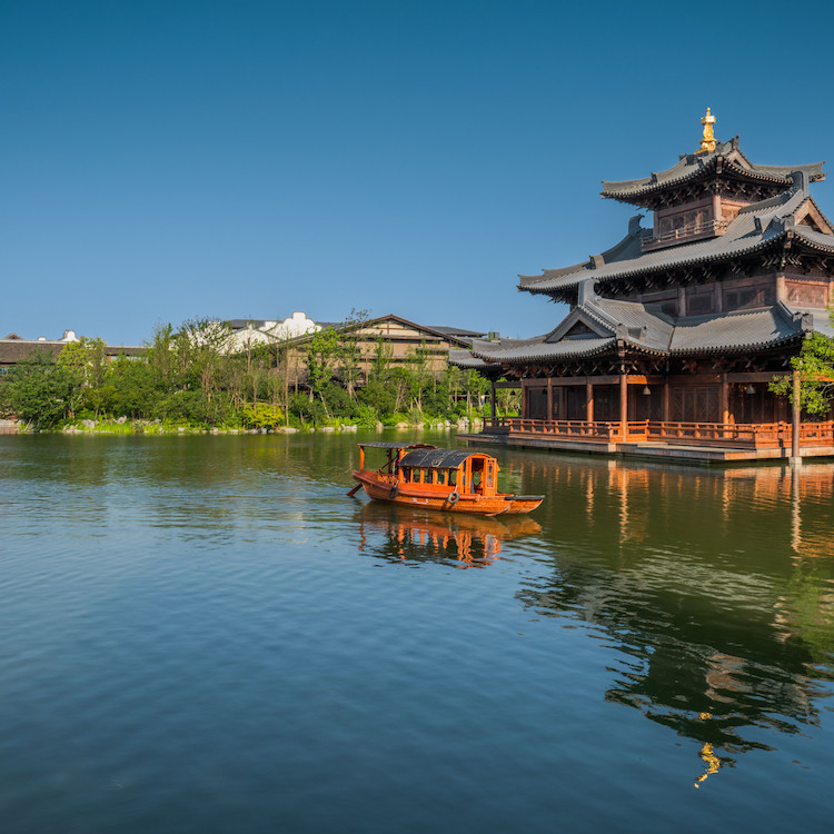 �Ժ������-���������硱 �Ƶ�ȼ��ײ�