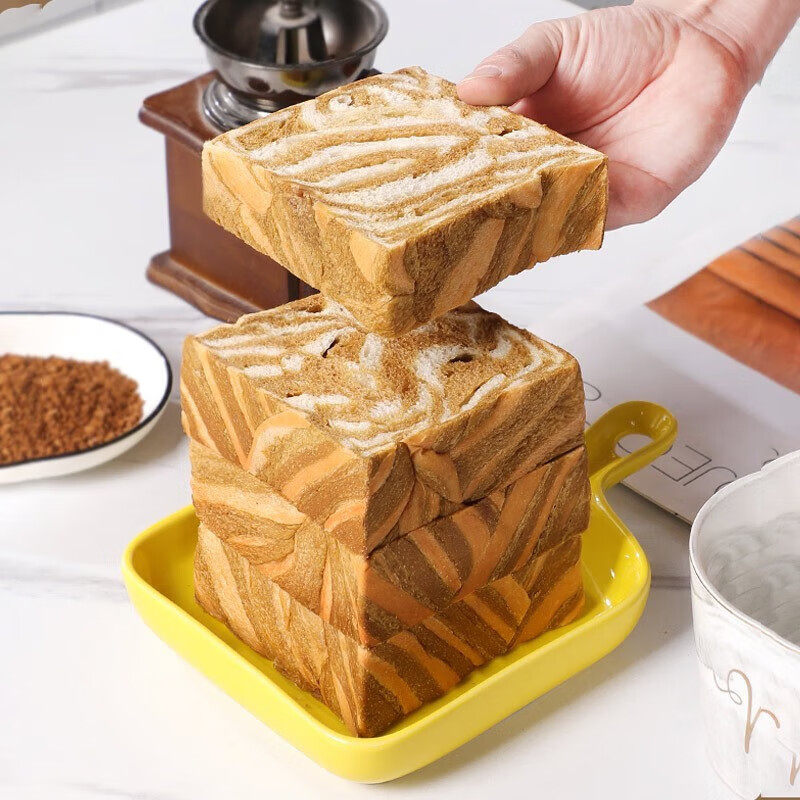 牛乳面包厚切吐司牛奶香提拉米苏早餐代餐饱腹懒人手撕即食零食