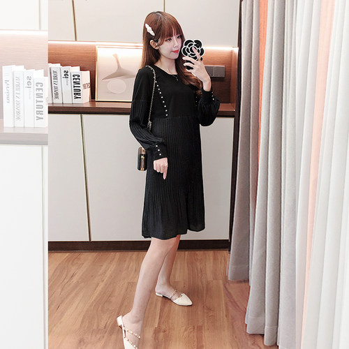 孕妇装春装2026新款时尚哺乳上衣网红套装大码百褶连衣裙子春夏款 - 图1