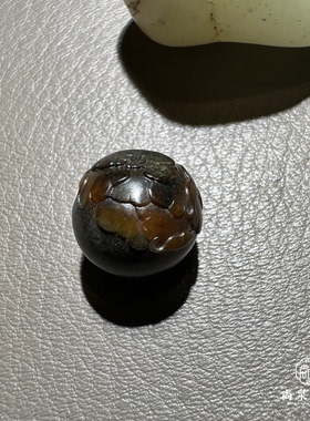 尚泉美玉6.1克俏色雕花圆珠新疆和田玉籽料卡16原创设计手工雕刻