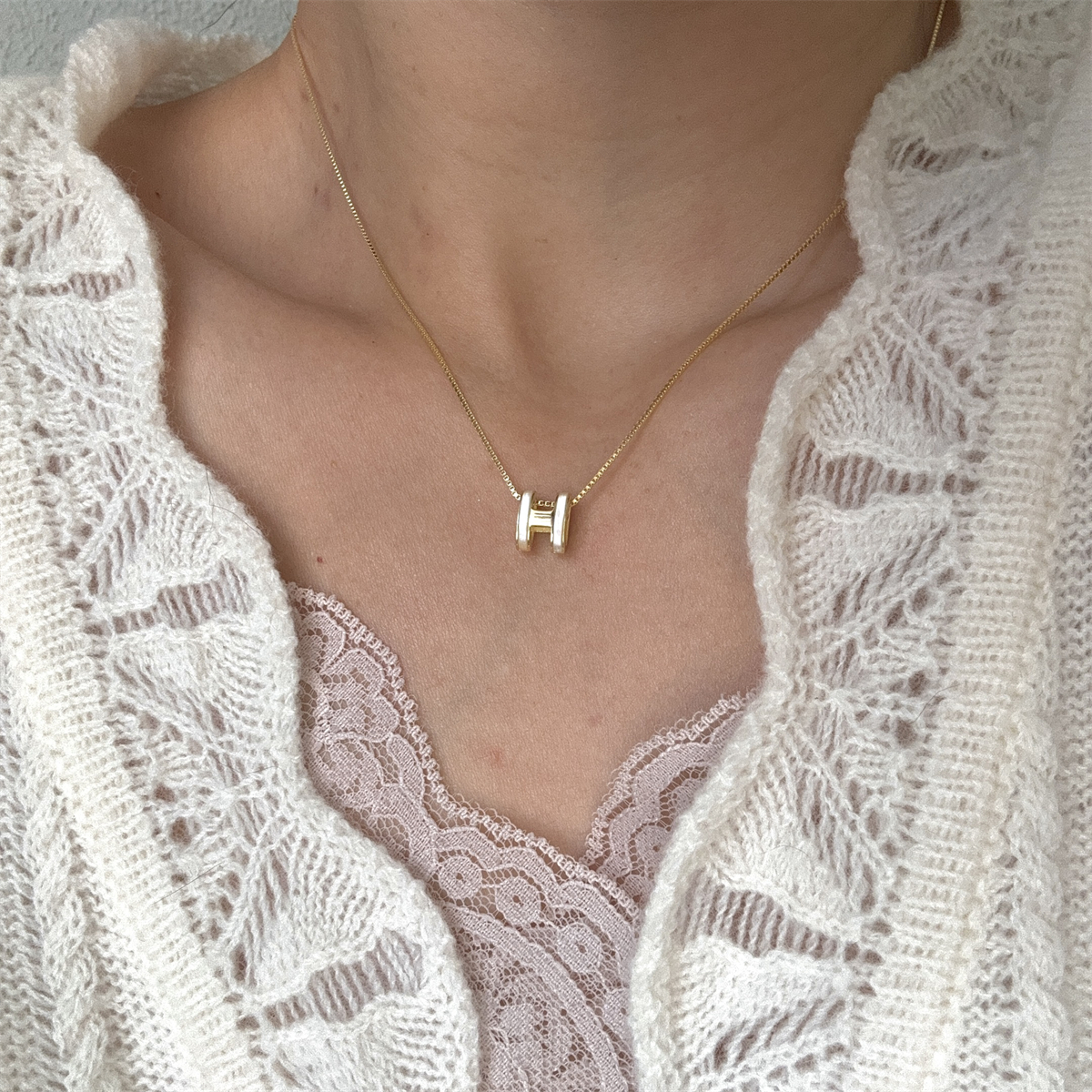 s925纯银H轻奢高级字母白母贝吊坠锁骨项链礼物百搭气质简约ins女 - 图3