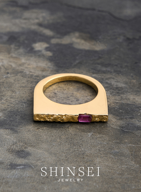 彩石片状戒指玫红石榴石