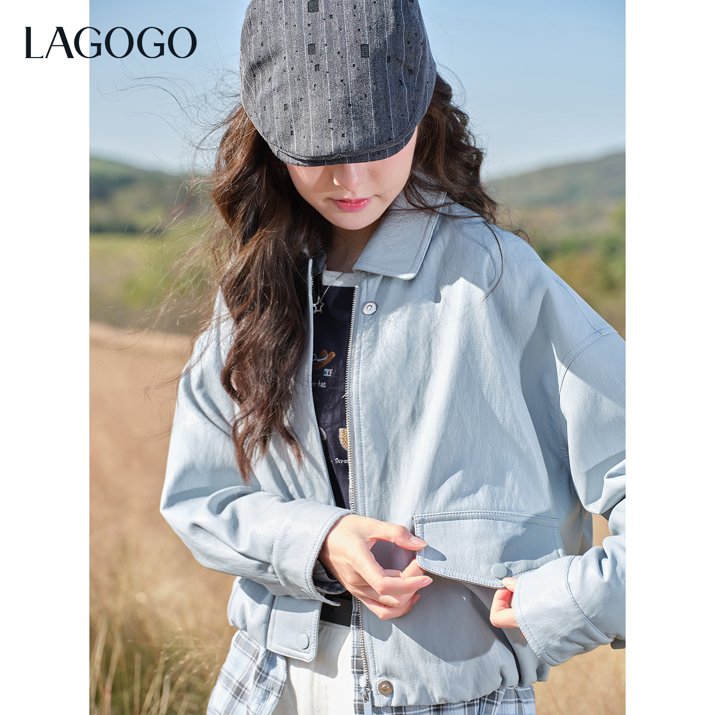 LAGOGO雾蓝格隅浅蓝色柔软PU皮衣女拉谷谷2026春新款舒适翻领外套,淘宝优惠券,粉丝福利购,淘宝优惠卷