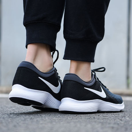 908988 nike