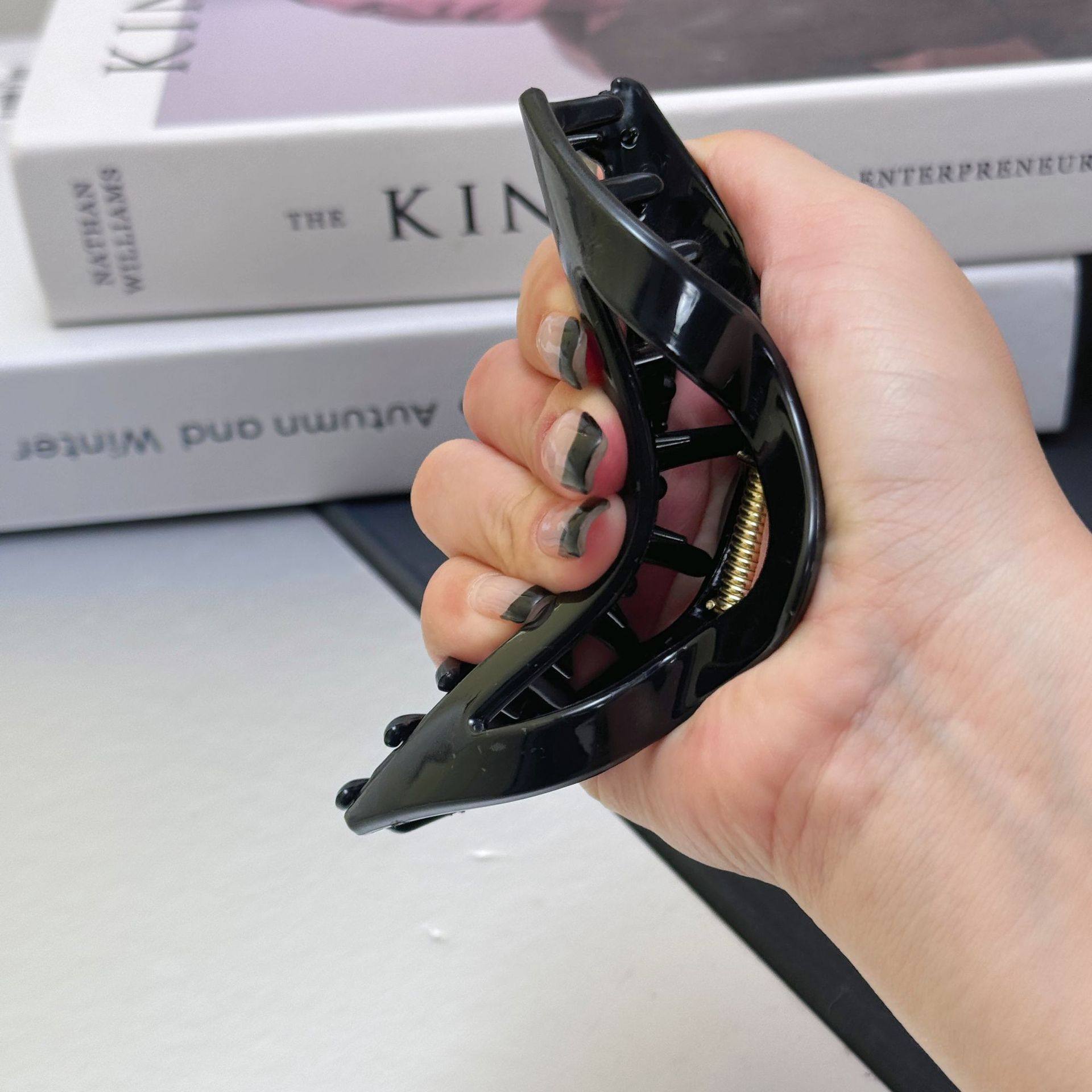 新款软质鲨鱼抓夹发夹柔软防撞发卡后脑勺抓夹亚马逊热销新品抓夹,淘宝优惠券,粉丝福利购,淘宝优惠卷