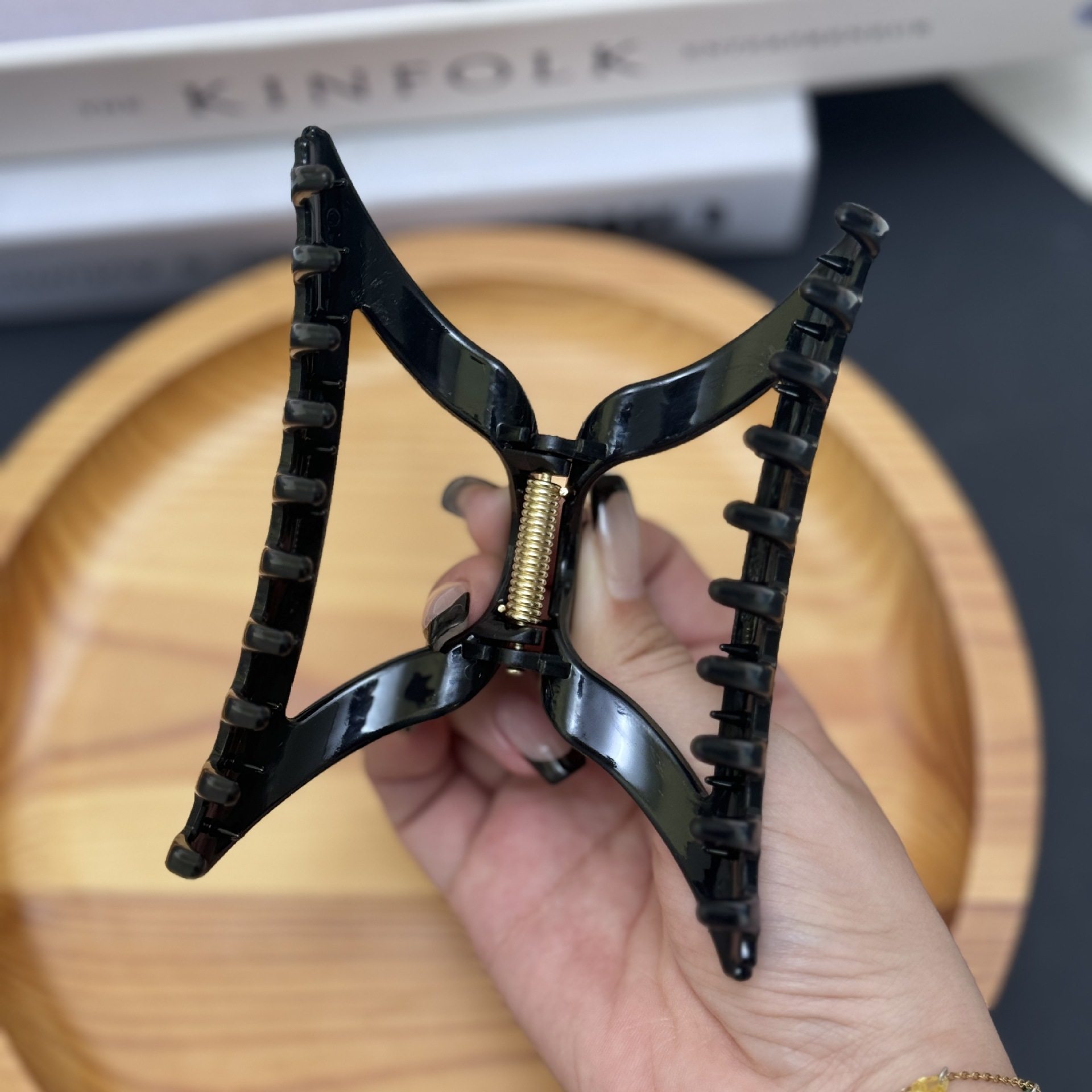 新款软质鲨鱼抓夹发夹柔软防撞发卡后脑勺抓夹亚马逊热销新品抓夹,淘宝优惠券,粉丝福利购,淘宝优惠卷