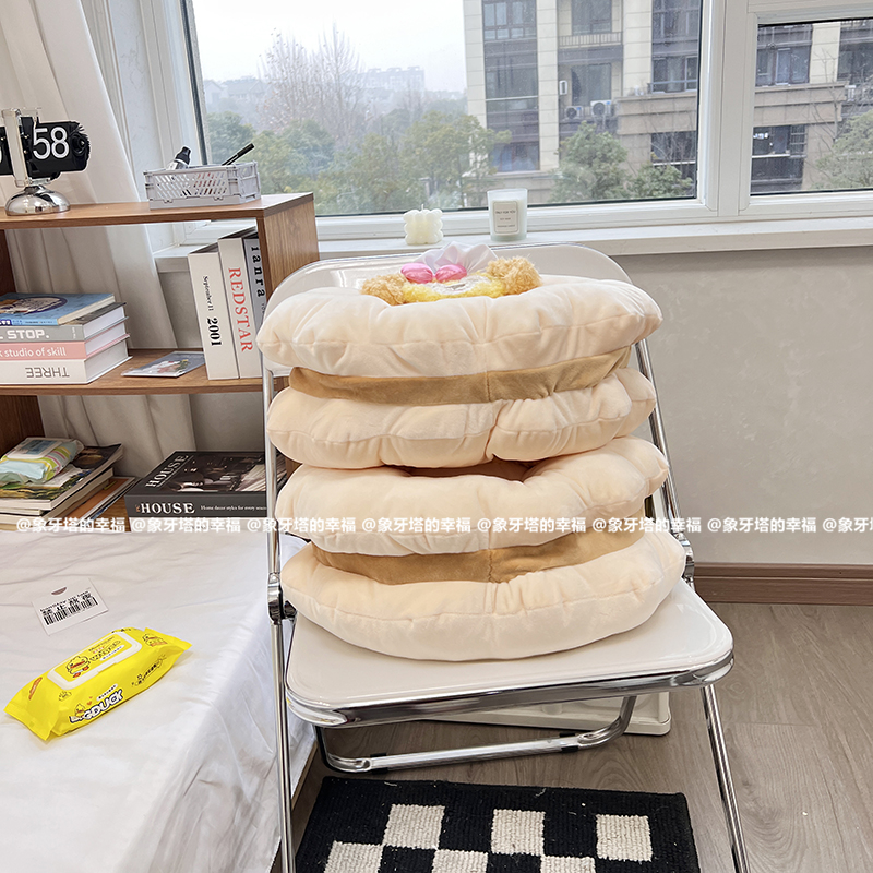 少女心可爱卡通饼饼小狗毛绒抱枕靠垫夹心饼干靠枕儿童房装饰礼物