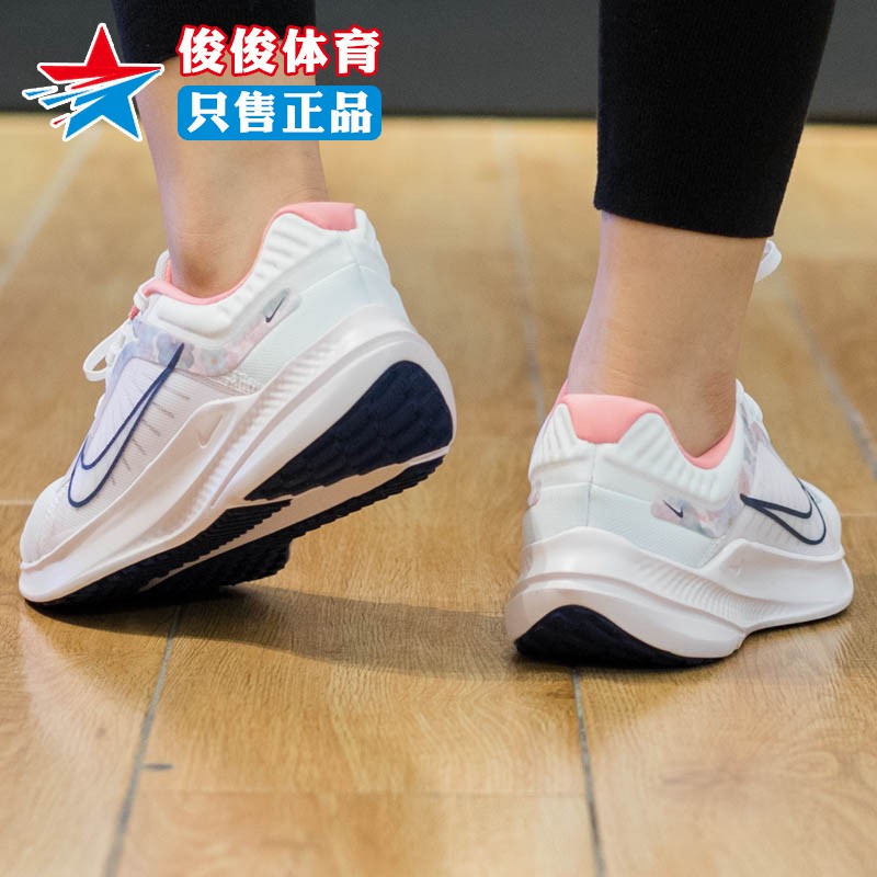 NIKE耐克女鞋2024夏季新款轻便休闲健身舒适运动跑步鞋FB6944-100-图2