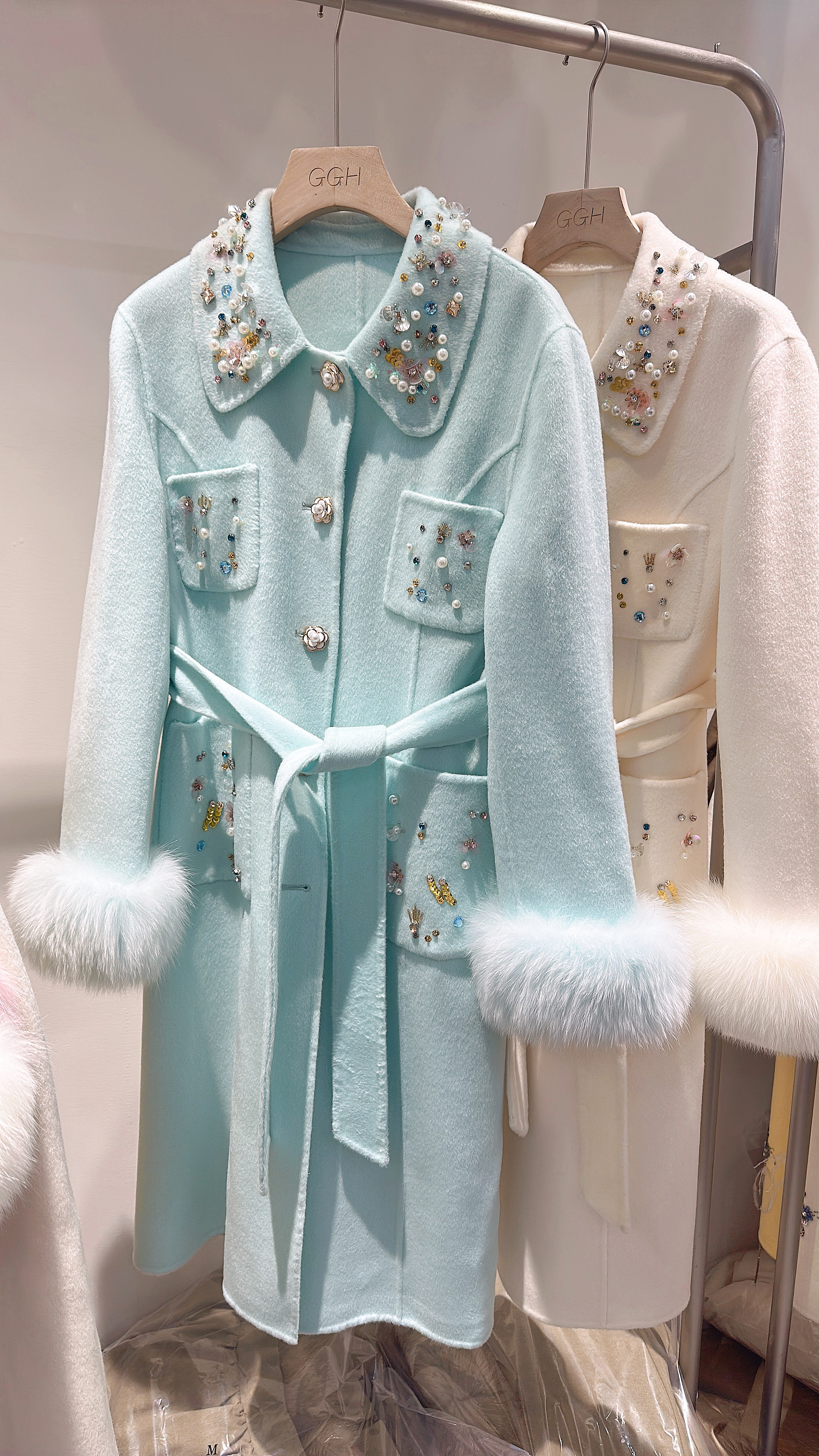 2025新款显瘦毛呢外套女宽松呢子大衣狐狸毛袖口重工钉珠100%羊毛,淘宝优惠券,粉丝福利购,淘宝优惠卷