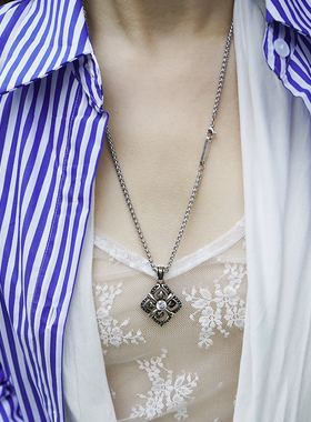 ROADLATIVE复古十字花锆石项链