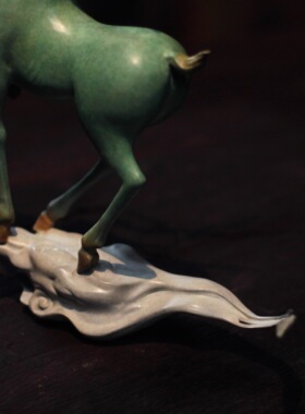 九色鹿铜雕鹿王客厅祥云摆件