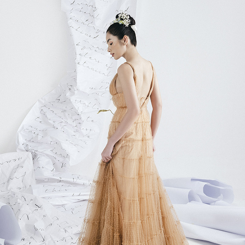 越南小众LINHPHUNG 2022秋季新款年会发布会重工波点网纱花朵长裙