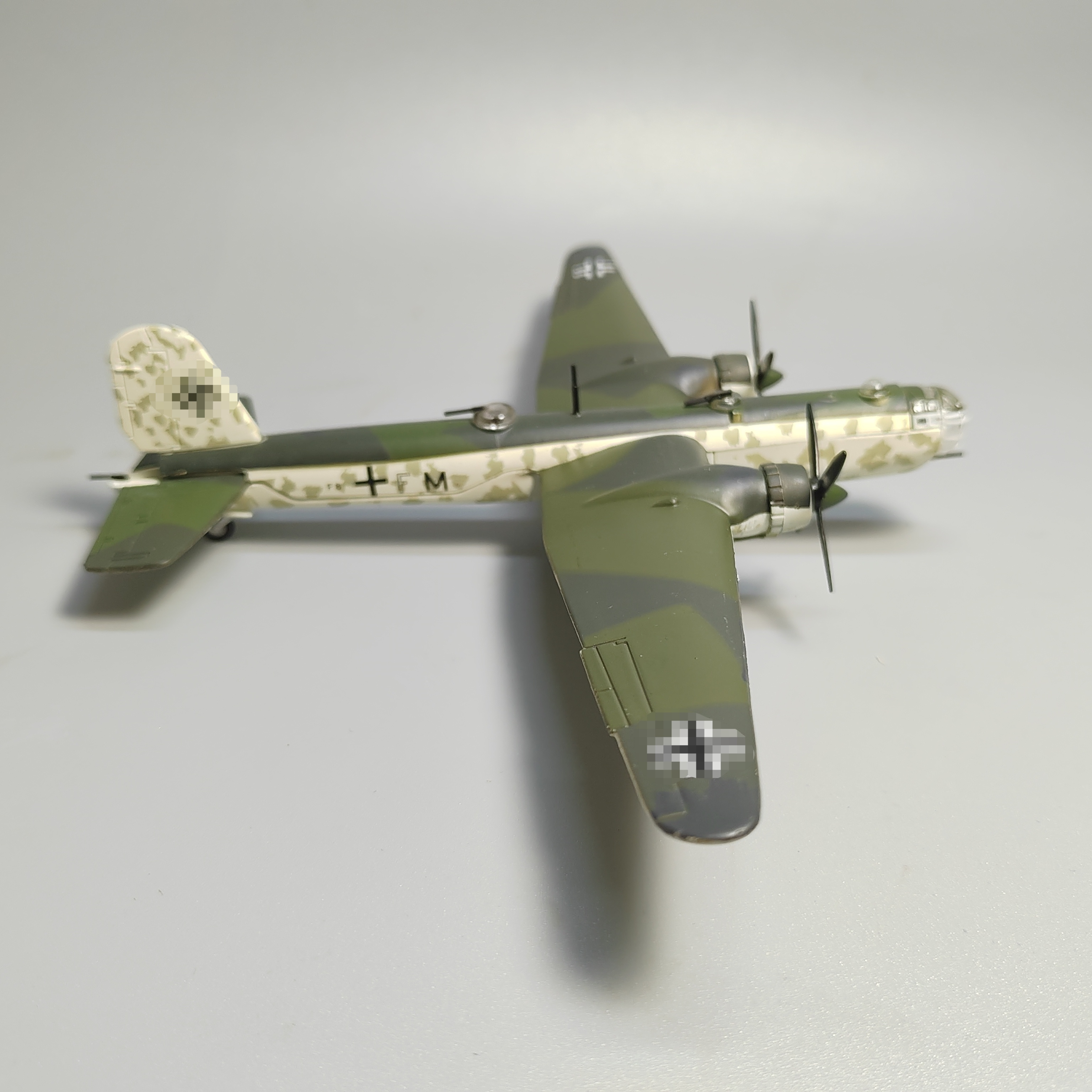 1:144二战德国HE177远程轰炸机模型合金仿真成品摆件微缩艺术摄影 - 图0