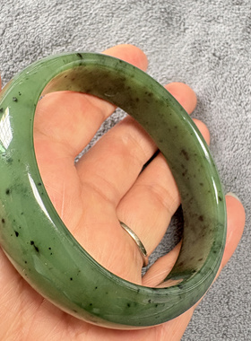 天然和田碧玉乌兰海猕猴桃苹果绿宽版轮胎手镯复古国风61圈口