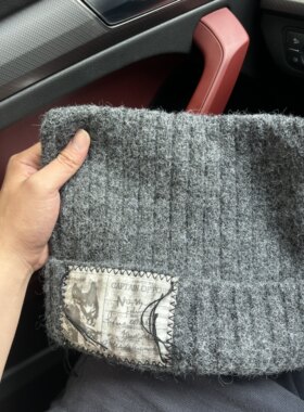 日系复古猫咪布标针织冷帽女米白杂色贴布翻边加厚显瘦套头毛线帽