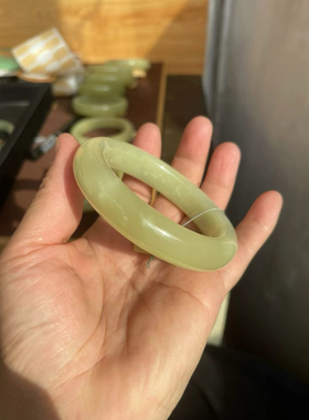新疆和田玉黄玉鸡油黄手镯内径58