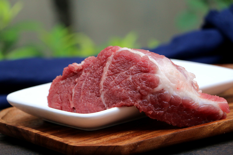 Plum pork, raw pork, fresh pork, upper part of pork leg, plum pork part 500g