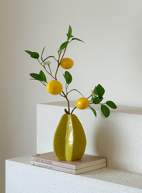 办公室工位装饰摆件仿真柠檬杨桃陶瓷花瓶餐桌装饰摆件会议室酒店