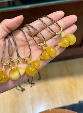 天然俄料蜜蜡葫芦锁骨链项链 满蜜鸡油黄飘白花蜡立体葫芦秋冬款