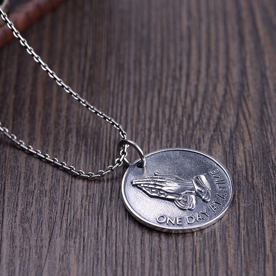 古银铺S925纯银复古工艺银吊坠双面实心圆牌祈祷之手女款银项链坠