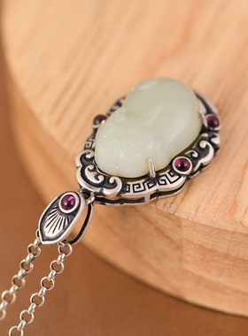 貔貅中国风吊坠民族风和田玉女款