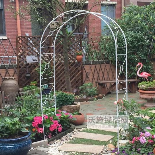 Садовая беседка из клематиса в европейском стиле