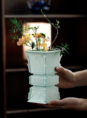 青铜兽面纹仿古陶瓷花瓶花插摆件客厅插花轻奢瓷器青瓷米黄定logo