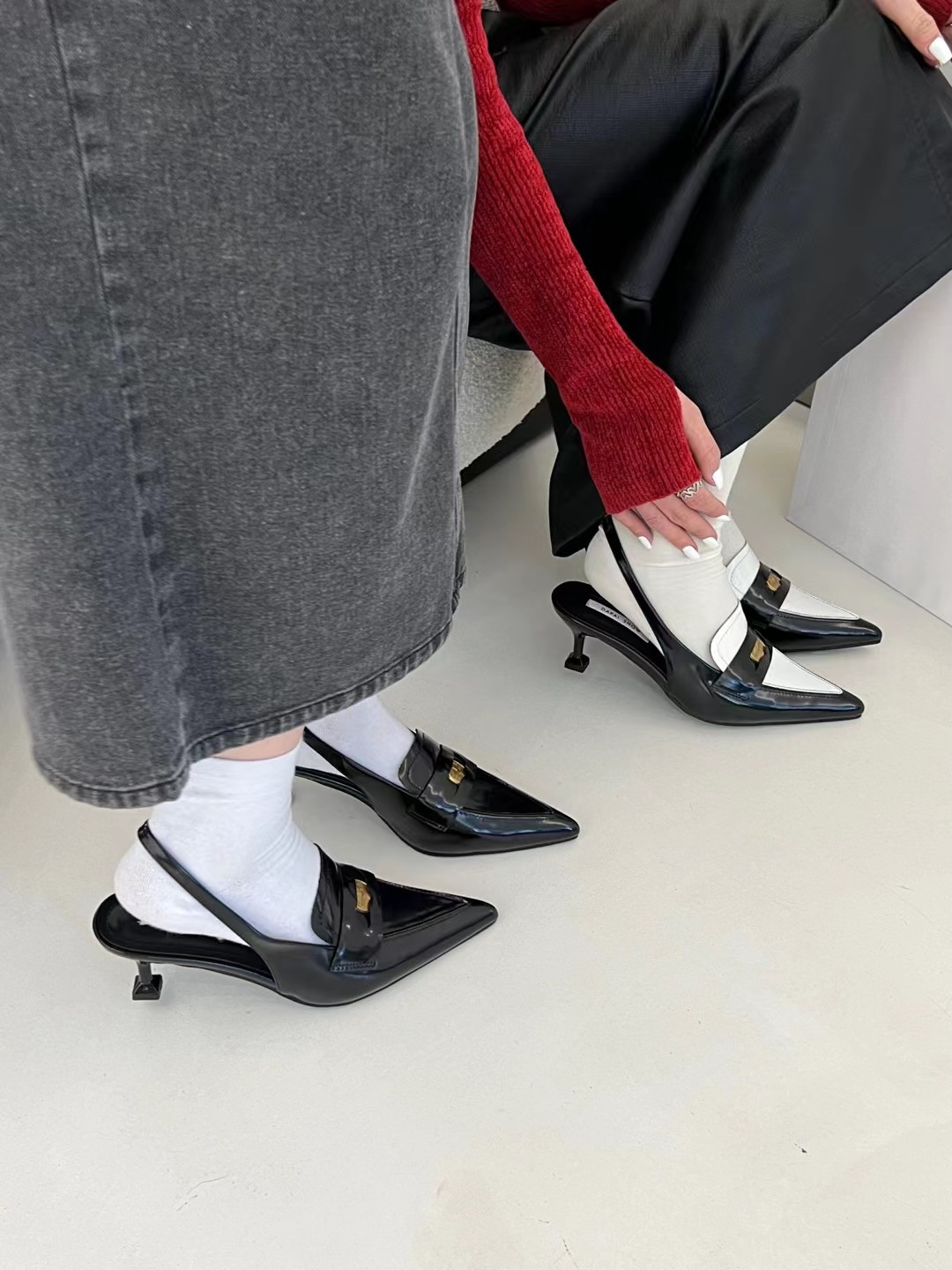 Chic Update:)23SS! 少女感！小众复古大爱尖头拼色金币凉鞋 - 图1
