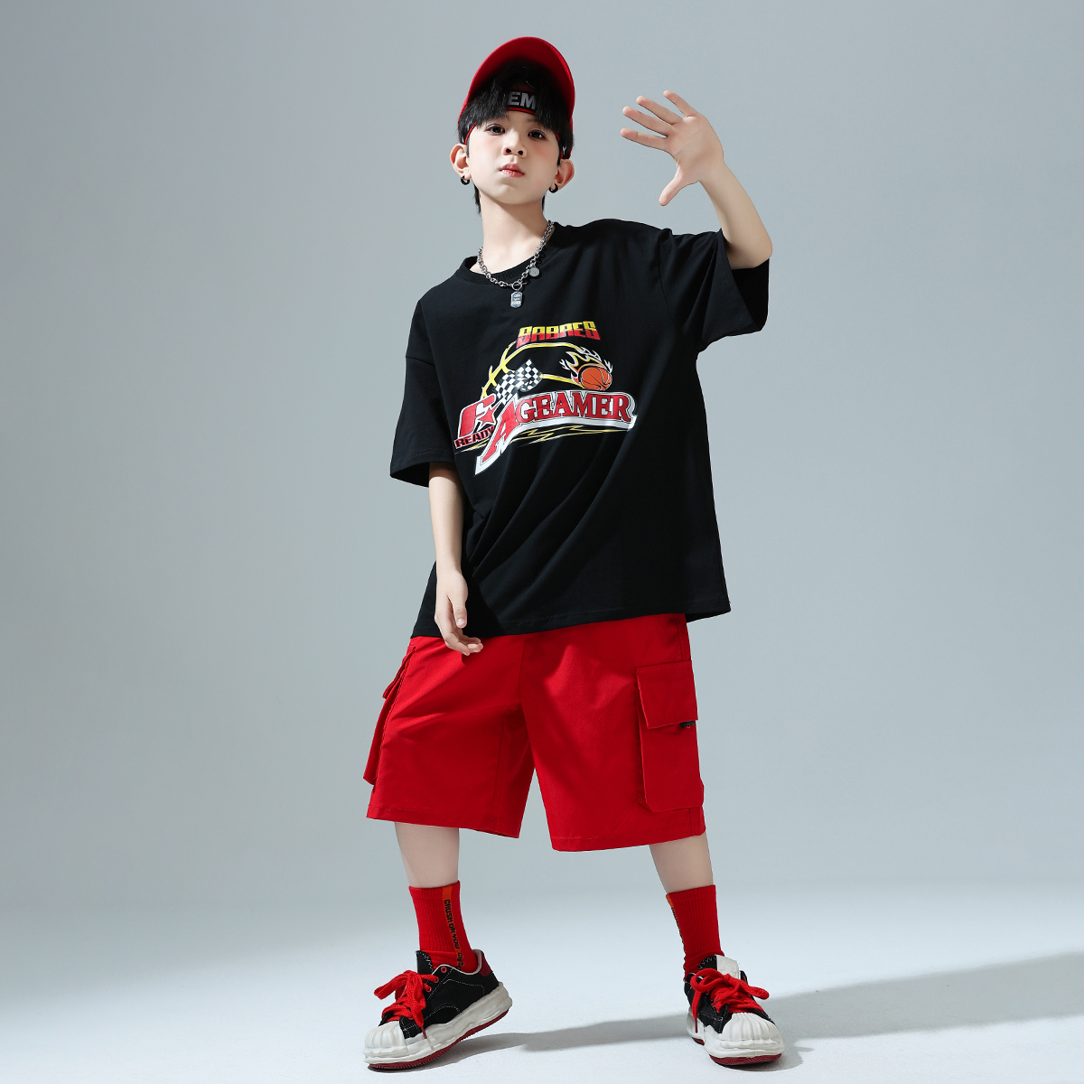 红色运动短裤男童工装女童儿童街舞裤子大童夏外穿hiphop穿搭宽松 - 图0