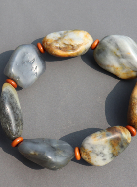 放漏方言精品和田玉新疆玉龙河老熟黄沁皮青花籽料意境原石手串A8