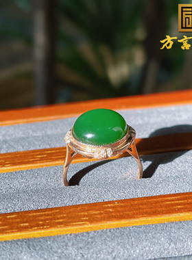 放漏方言精品和田玉俄罗斯特色老坑料细腻碧玉菠菜绿金镶玉戒指w3