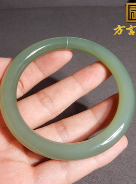 惊呆了方言和田玉精品佩戴级鸭蛋青碧玉油润细腻卡61mm圆条手镯A5