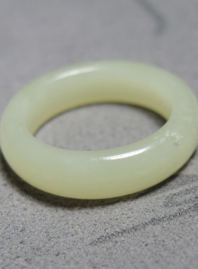 放漏方言品牌和田玉青海老料高冰细腻晴水色内径18mm精美戒圈R1