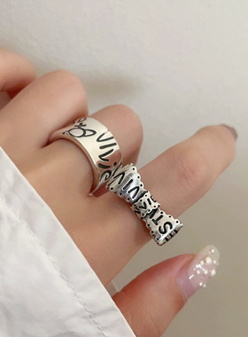 西太后朋克冷淡风做旧土星中古风蝴蝶结骷髅头宽版字母指环戒指女