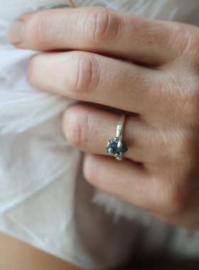 女银复古天然蓝色钻石镶嵌戒指