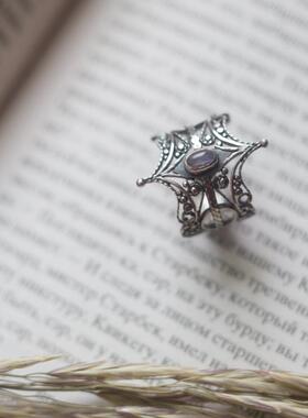 月长石镶嵌艺术镂空银花丝戒指