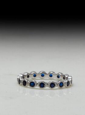 真正蓝宝石镶嵌白金戒指