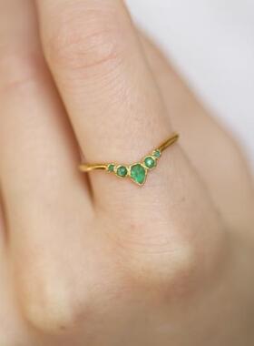 祖母绿翡翠深绿色波浪V形戒指