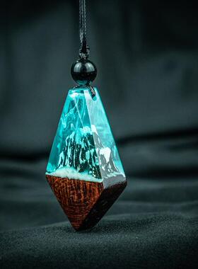 雪山秘密世界树脂木制夜光项链
