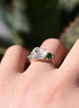 天然祖母绿宝石透明石英镶嵌戒指