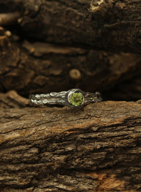 天然橄榄石小树枝纯银订婚戒指