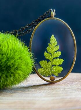 椭圆形蕨类与芥菜籽植物树脂项链