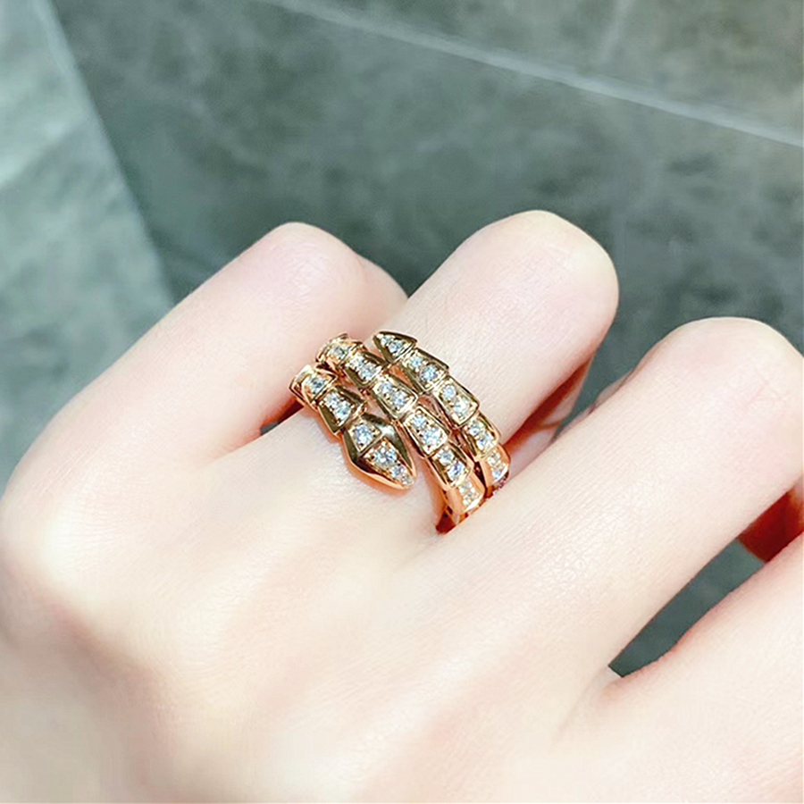 ½ðÅ®ÄÐÍ·ÐÎ ´¿ÒøÕ»Æ½ðÇéÂÂÂú×ê²»ÍÊÉ«ÇáÉÝÉè¼Æ¸Ð 925 ÁéÉß½äÖ¸ 18K ½ðÅ®ÄÐÍ·ÐÎ ´¿ÒøÕ»Æ½ðÇéÂÂÂú×ê²»ÍÊÉ«ÇáÉÝÉè¼Æ¸Ð 925 ÁéÉß½äÖ¸ 18K