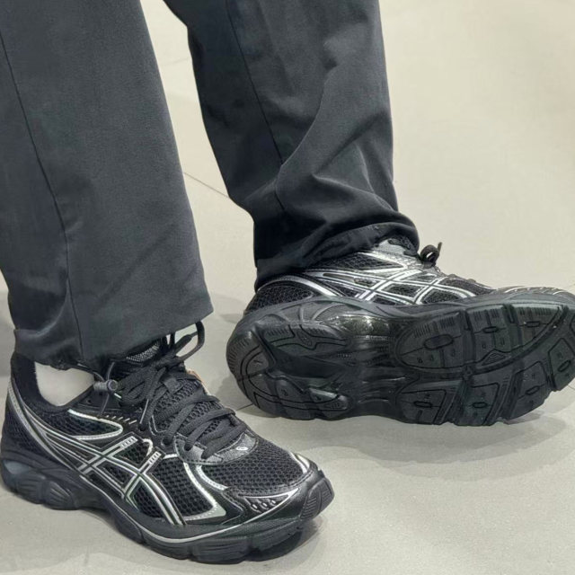 ASICS black and silver non-slip, wear-resistant and versatile running shoes