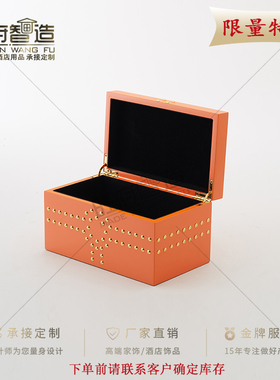 新中式风样板间客房几何纹装饰品