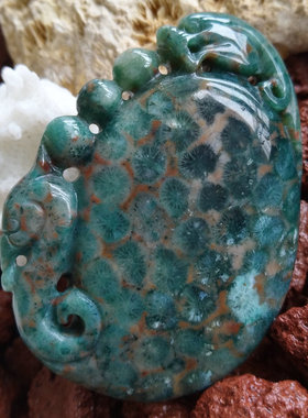 天然绿色项链精品吊坠